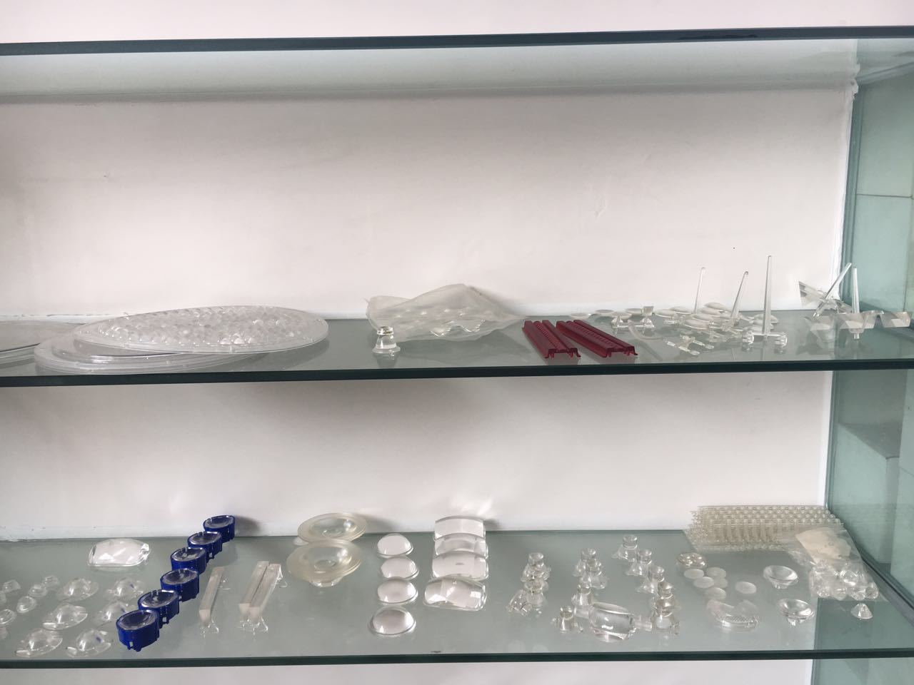 AK(中国)光学透镜展示柜