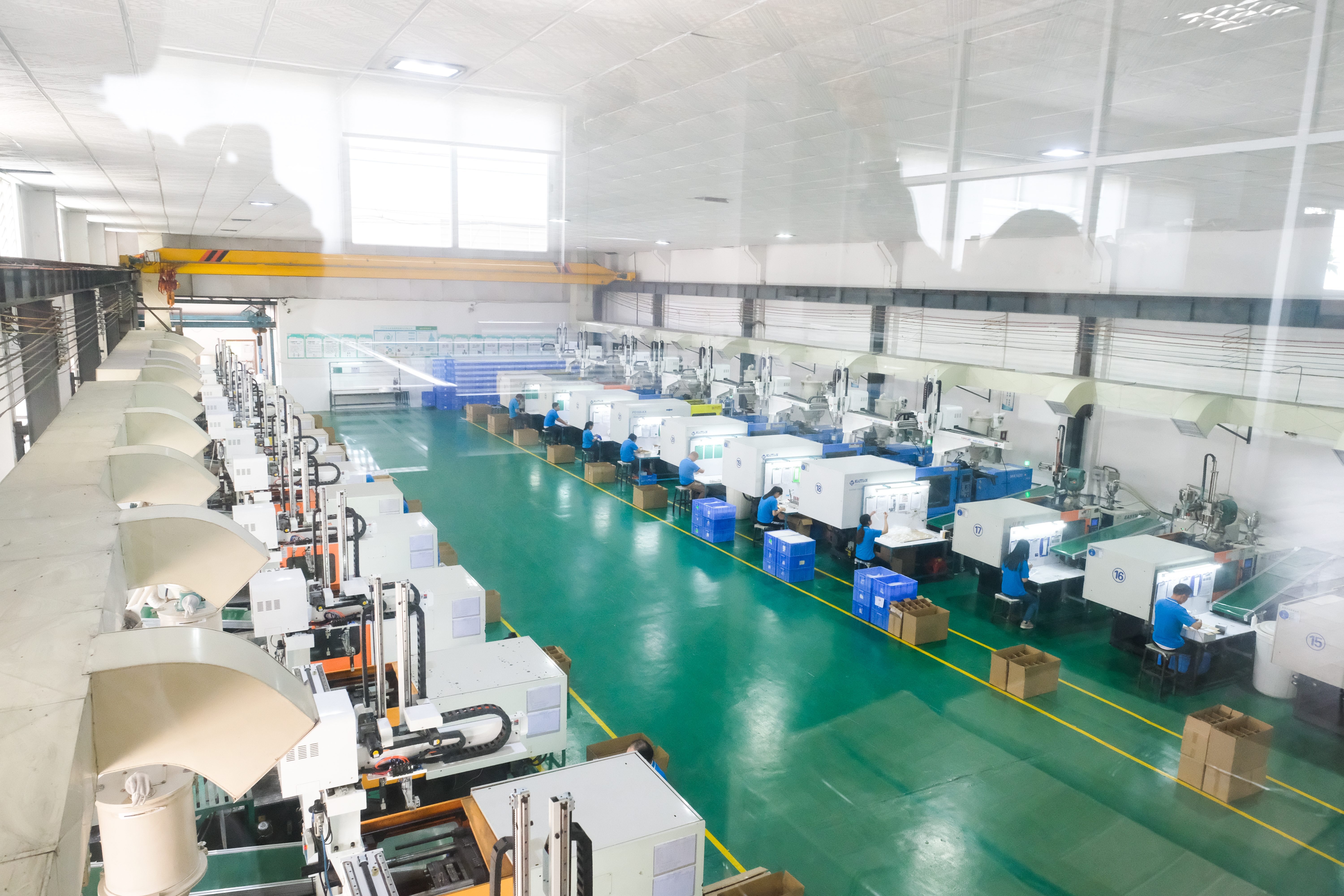 AK(中国)模具兆能注塑模具车间注塑机台展示 AK(中国)模具兆能注塑模具车间注塑机台展示