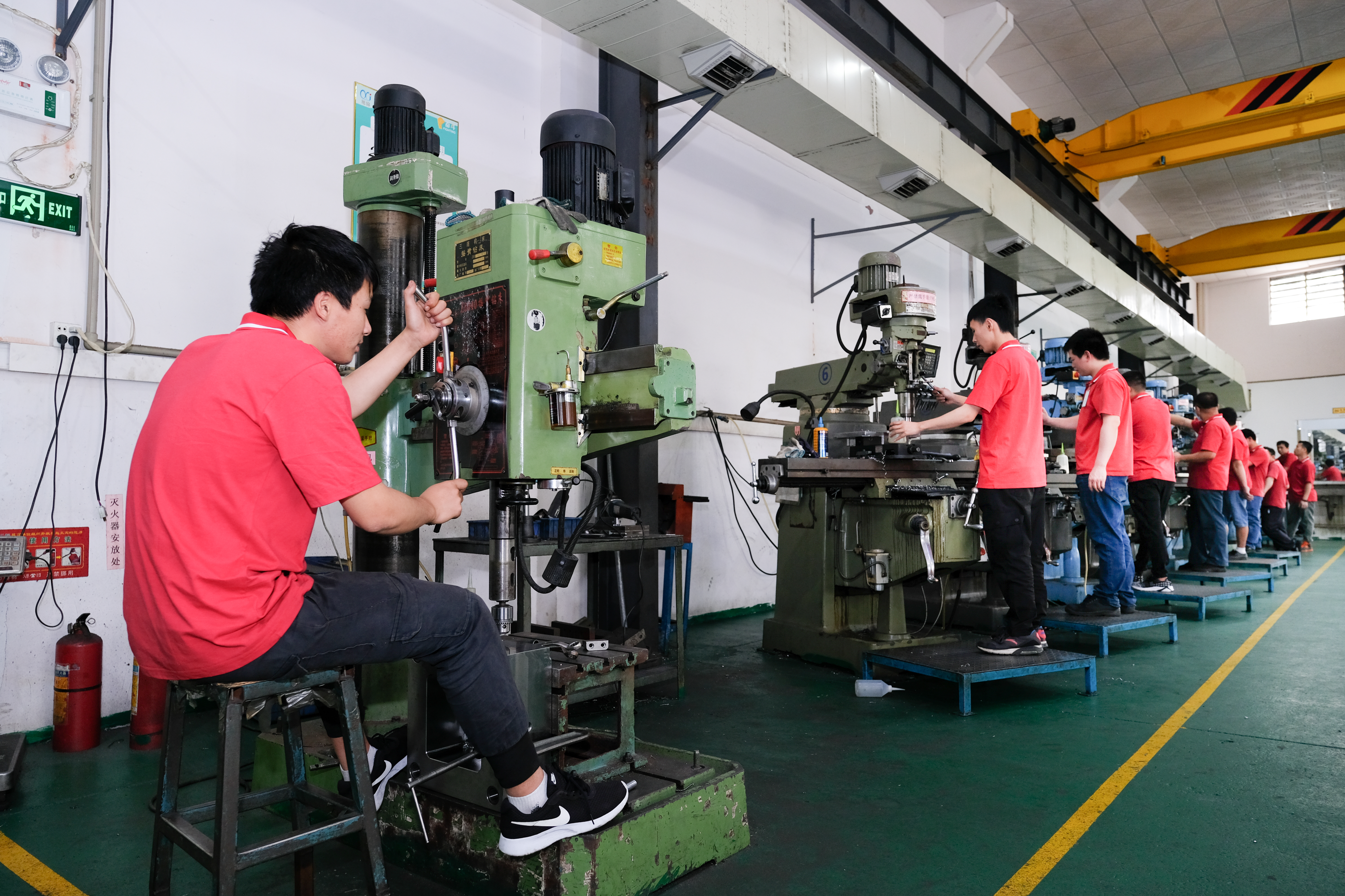 AK(中国)注塑模具加工工厂铣床车间一角 AK(中国)注塑模具加工工厂铣床车间一角